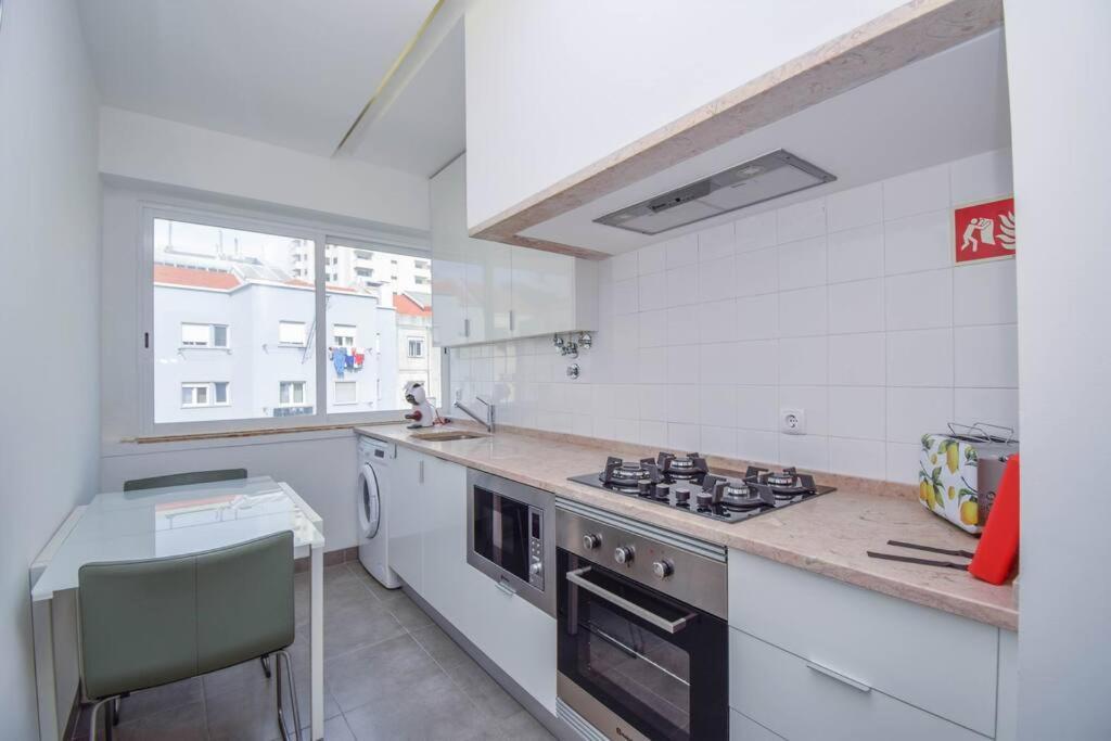 Cozy And Sunny Family Apartment Lisboa Eksteriør billede